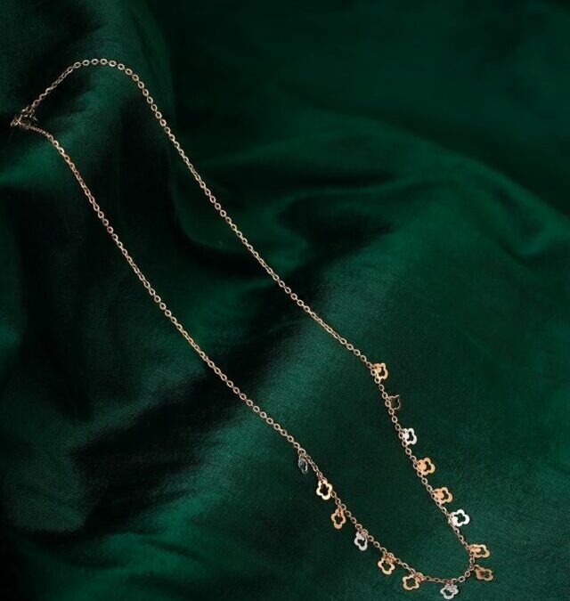 5 Minimalistic Office Wear Gold Chain