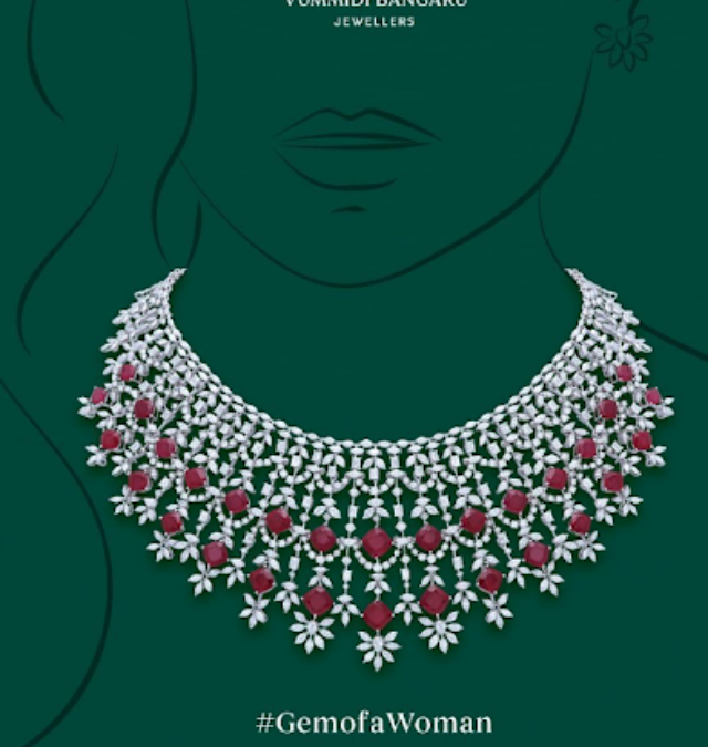 Get ready to capture those hearts with our breathtaking diamond necklaces.