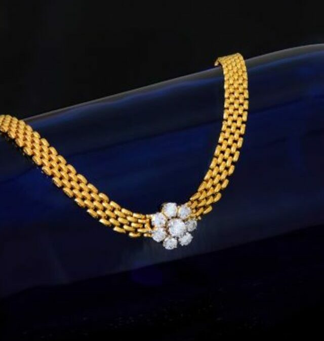 Add a touch of elegance with our exquisite solitaire necklaces.