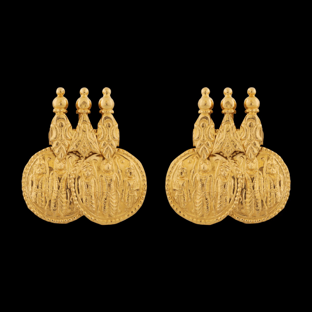 9 Everyday Earrings You’ll Love to Wear Again and Again 7 Plain Gold Earrings